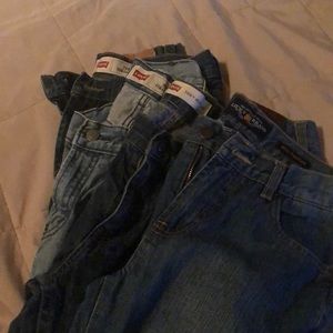4 pairs of Levi’s and lucky jeans